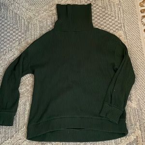 XS hunter green turtle neck sweater